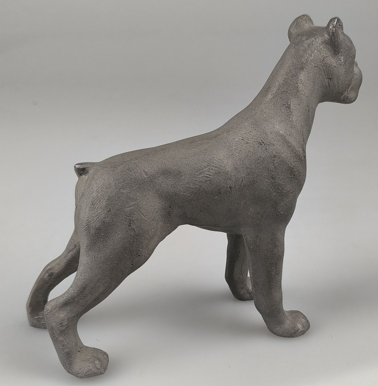 Figuren: Hundefigur eines Boxers – Gebraucht aus Rüti ZH von Restwert_Rueti_ZH 2