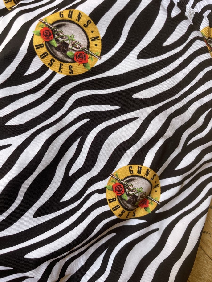 Calzedonia Leggings: Guns N' Roses Leggins mit Zebra-Muster Grösse S – Usato da Zürich venduto da Carlajimena