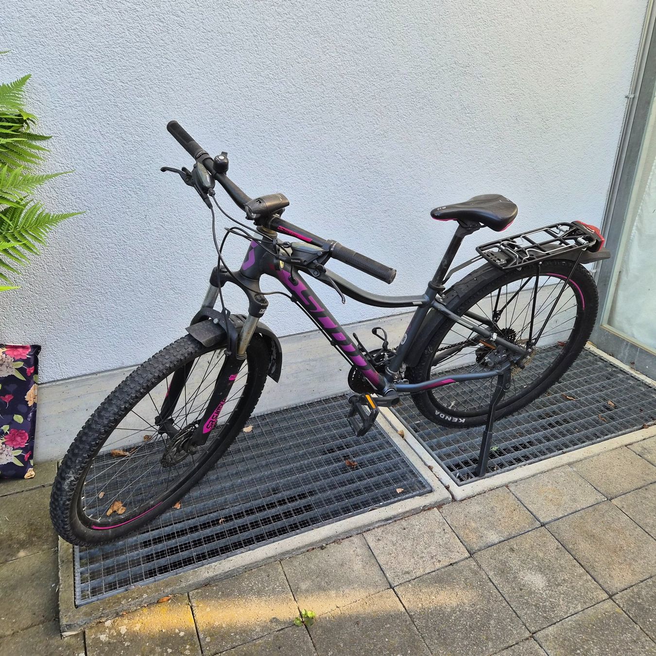 Biciclette: Velo schwarz pink – Usato da meisterschwanden venduto da ursm03