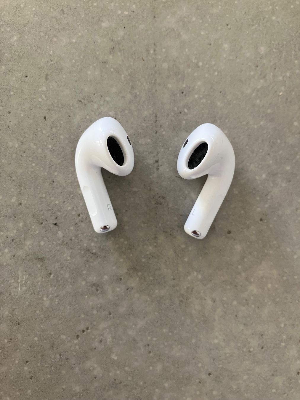 Apple Kopfhörer: APPLE Air Pods 4 – Gebraucht aus Lausanne von mr.v 4