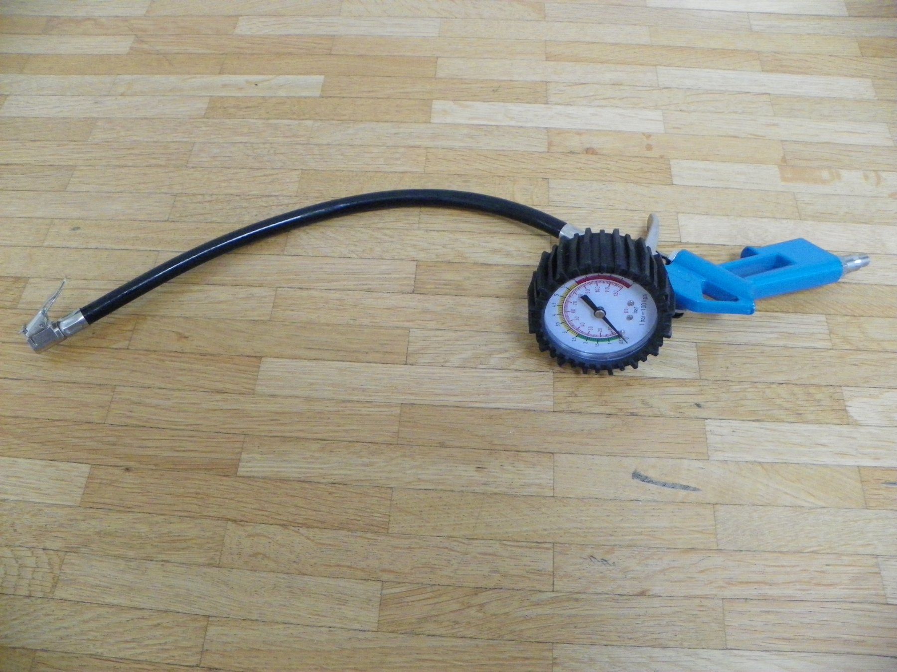 Compresseurs: Tragbare Luftkompressor 220 Volt – D'occasion à Kriens par mel_r9w8 4