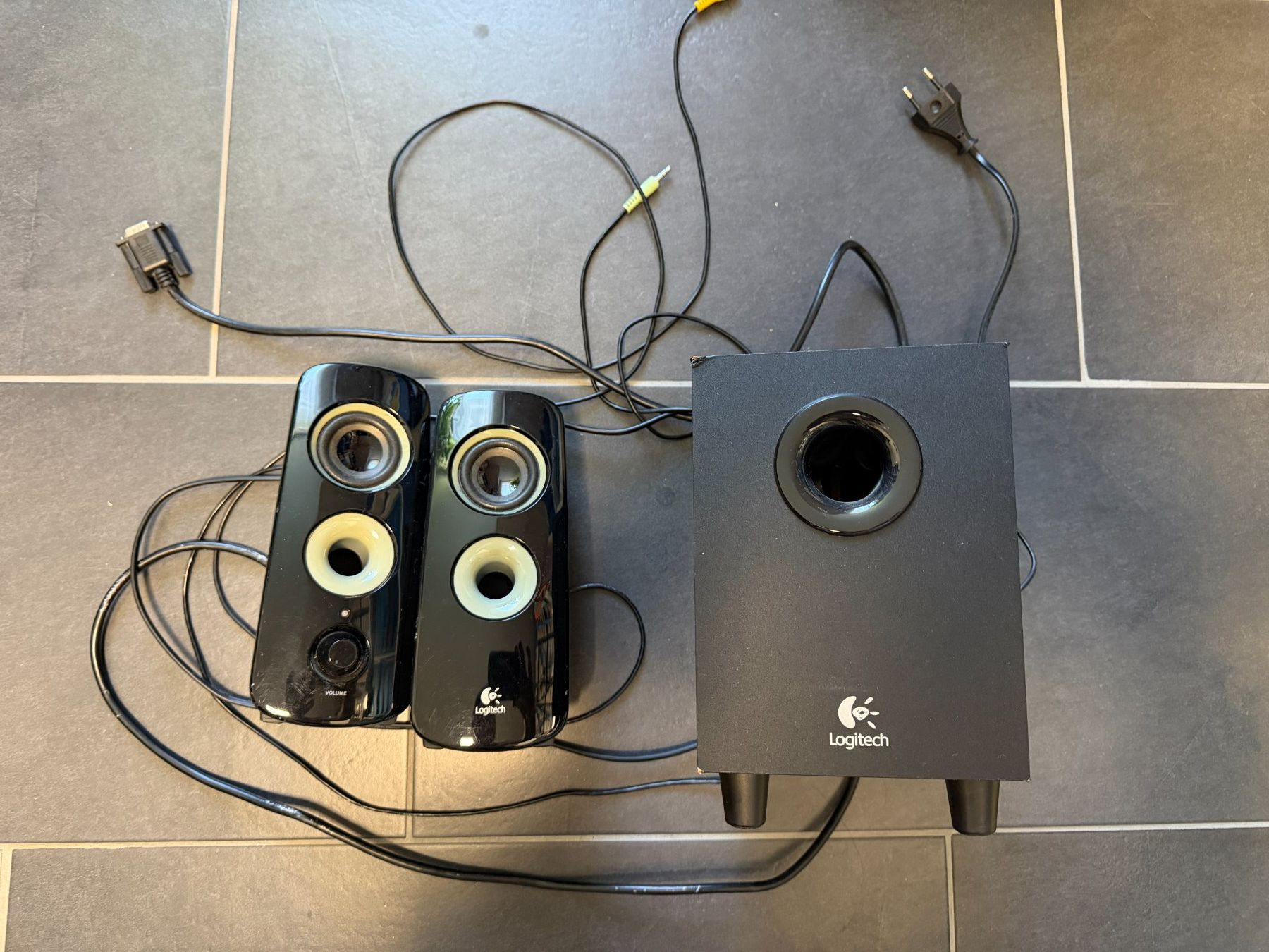 Logitech Casse acustiche: Logitech 2.1 Boxen System Z323 Speaker Lautsprecher – Usato da Nürensdorf venduto da Giovenotto