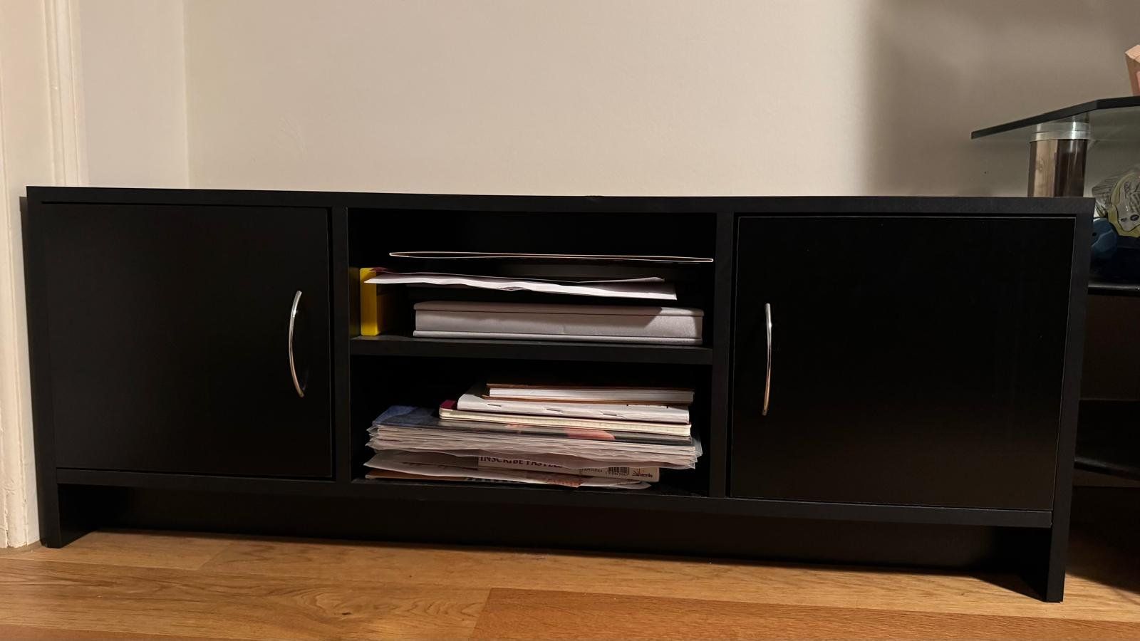 Mobili TV: Small TV stand with cabinets – Usato da Luzern venduto da kim_my9c