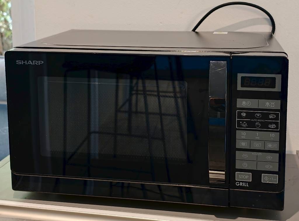 Appareils de cuisine: MICROONDE SHARP – D'occasion à Origlio par sab_2jdr