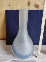 Schöne Glasvase, Mattglas mit blauem Akzent Neuwertig 32 cm