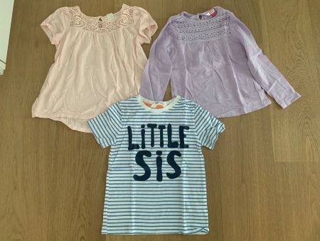 Kleiderpaket 2 T-Shirts / 1 Pulli Gr. 122/128