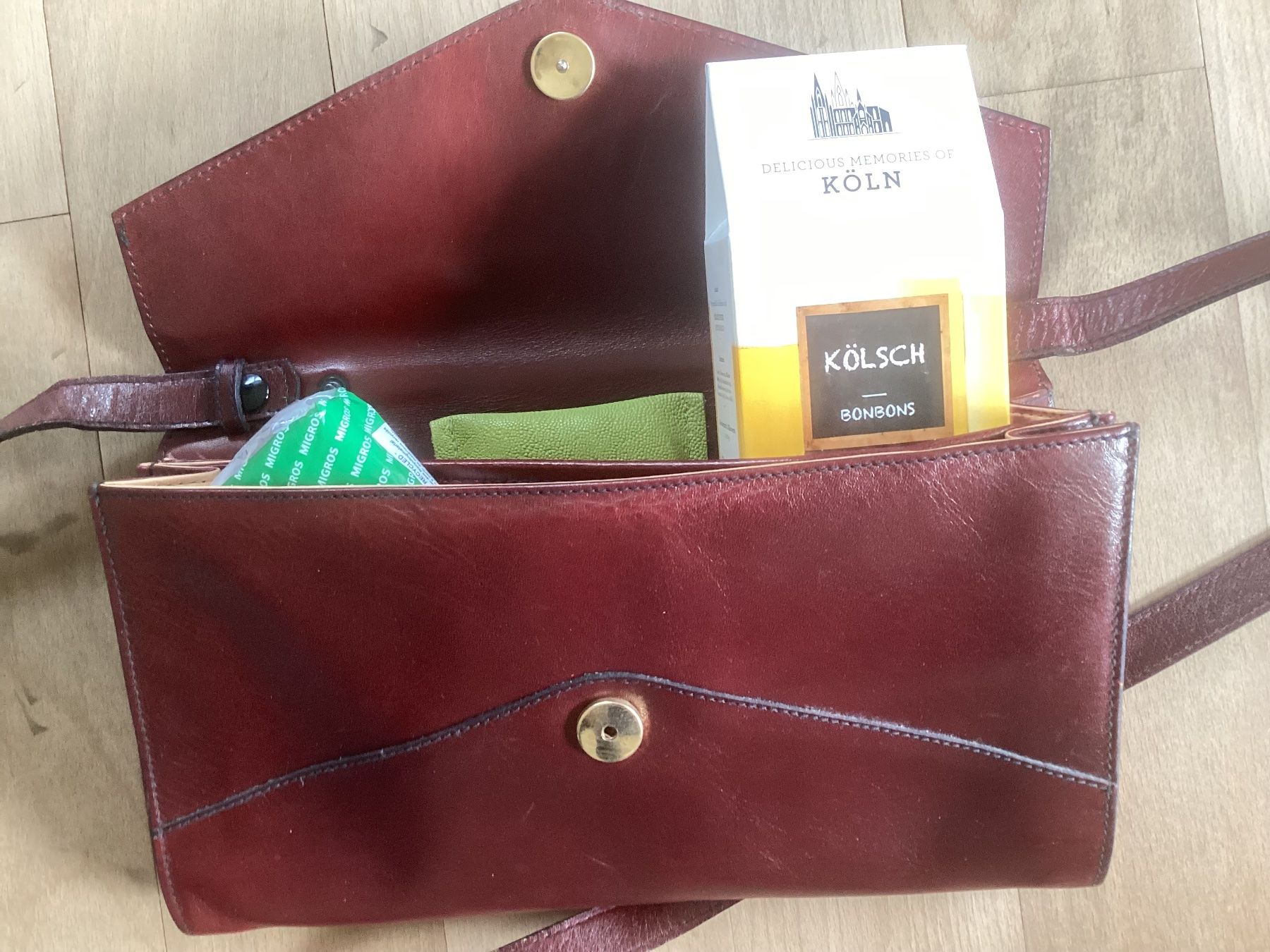 Taschen für Damen: Ledertasche in dunkelrot – Neu (gemäss Beschreibung) aus Muttenz von rob_sc8s 2