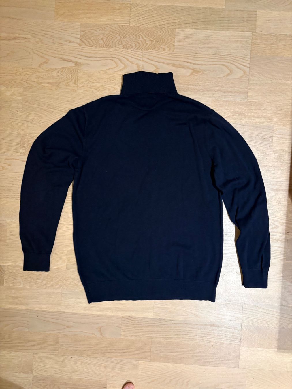 H&M Maglioni & Felpe: H&M Pullover grau Rollkragen Grösse M, selten getragen – Usato da Zürich venduto da davidihagee