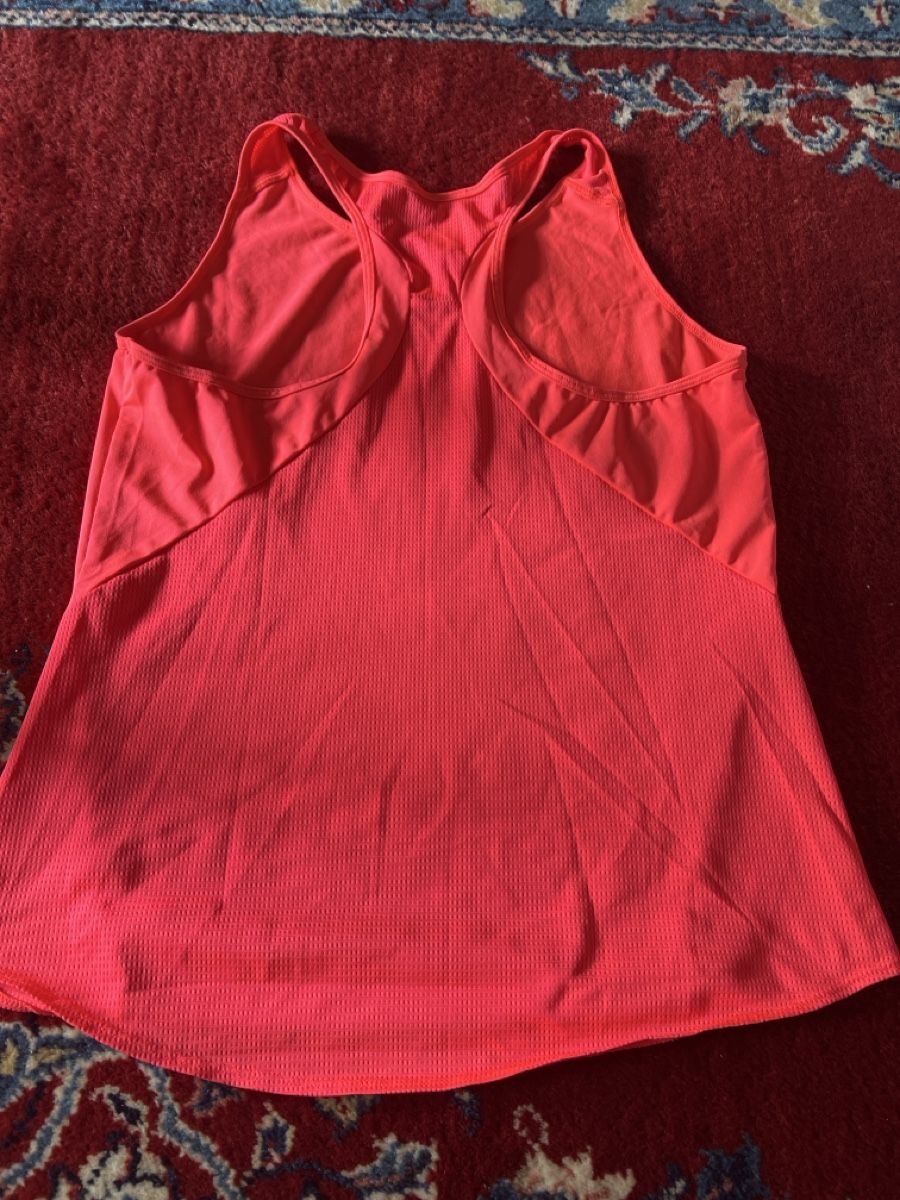 Top: Sport Top M-L – Nuovo (secondo la descrizione) da Muttenz venduto da Lisa_z 1