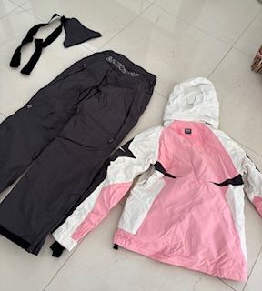 Completi & Tailleur: Combinaison de ski BelowZero / Skianzug Gr.M, Damen – Usato da Giubiasco venduto da baamboo 3