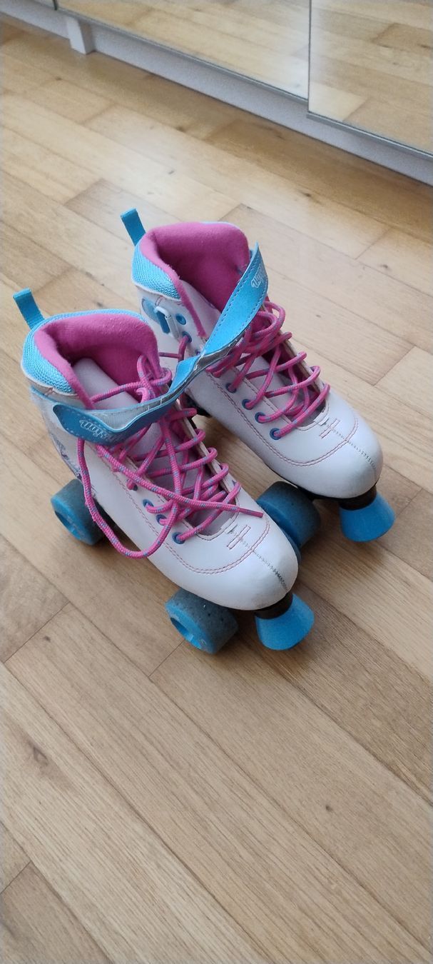 Patins à roul. & inline: Rollschuhe Grösse 35.5, wenig gebraucht – D'occasion à Wetzikon ZH par gerhard_s