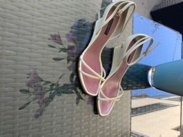 Louis Vuitton Sandalen cremeweiss Grösse 36 guter Zustand