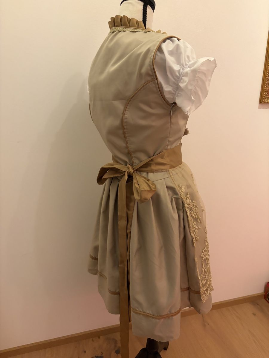 Vestiti: Dirndl Kleid beige mit Spitze und Bluse – Usato da Herisau venduto da Usuperman 1