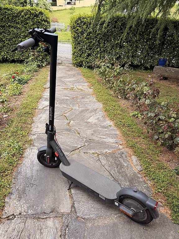 Scooter: Trottinette Électrique – Usato da Echandens venduto da kas_22hq 1