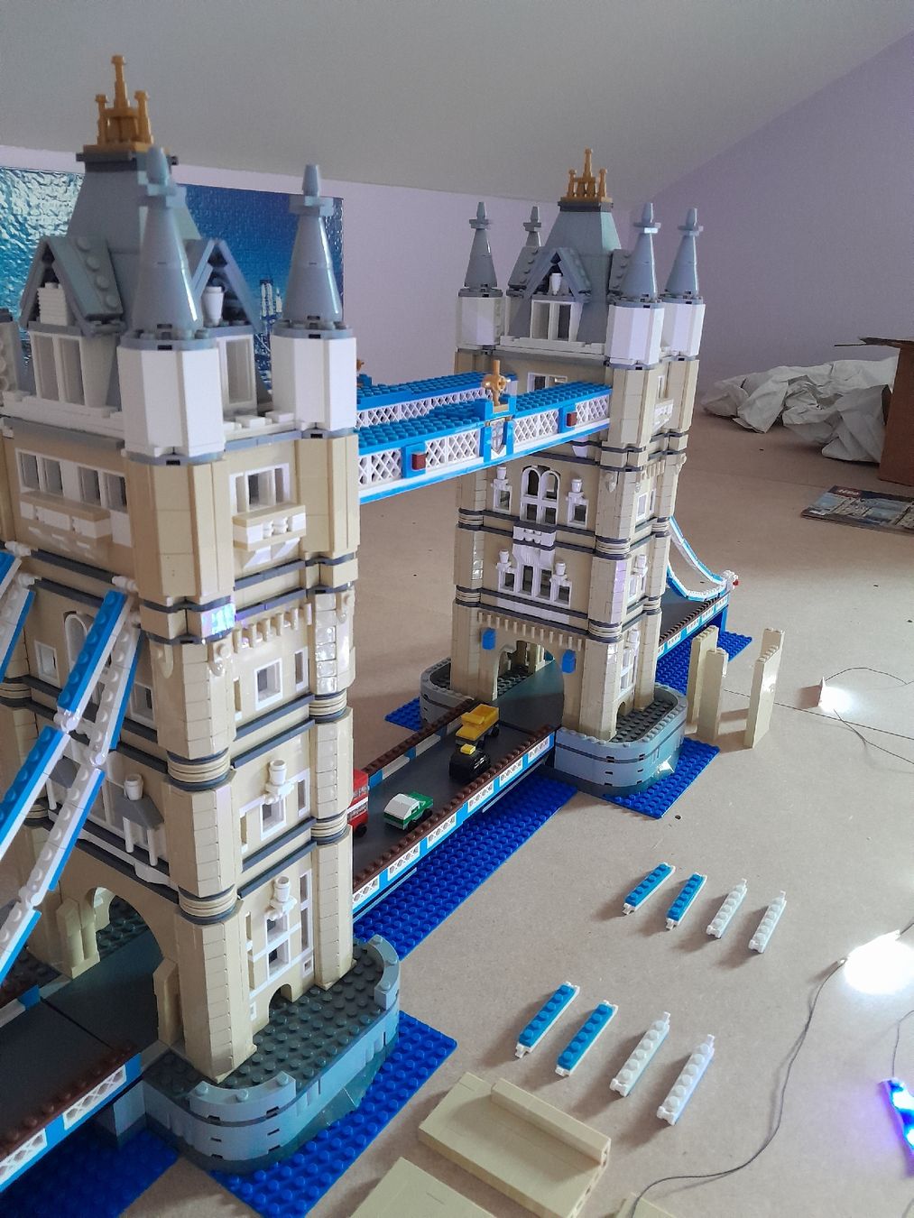 Lego Baukästen: lego 10214 le Tower Bridge complet avec  kit eclairage et ad – Gebraucht aus Meyrin von chr_r8v5 5