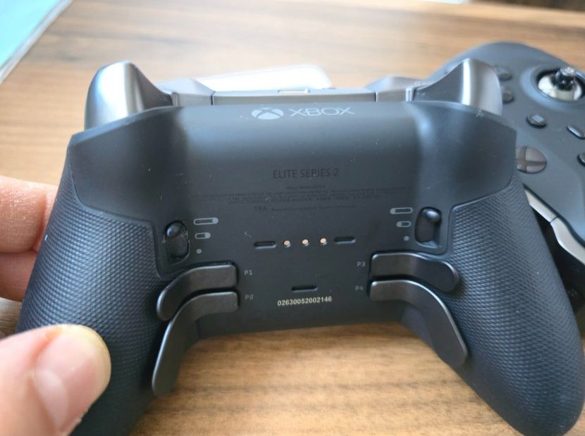 Microsoft Controller: 2 x  Elite 2 XBOX Controller/Top Zustand! – Usato da Liestal venduto da Berr 2