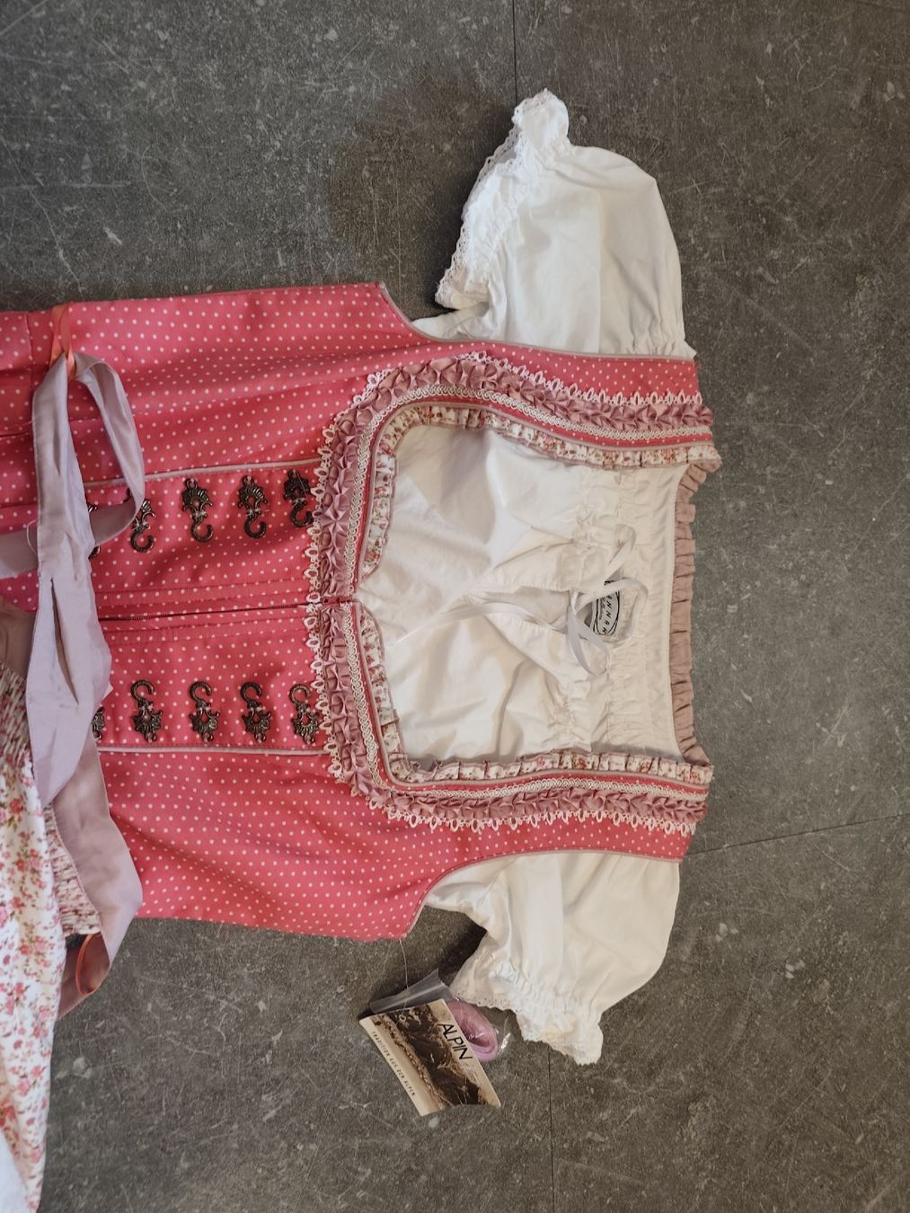 Kostüme: Dirndl Fabrikneu 40 mit Bluse Tracht – Neu und originalverpackt aus Meinisberg von Destiny1972 3