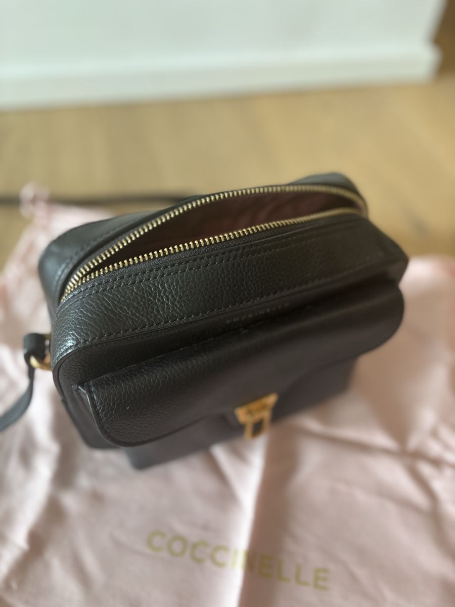Coccinelle Sacs femmes: Coccinelle Handtasche, schwarz – D'occasion à Schönenberg ZH par CorsoBaccarini 4
