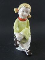 Porzellan Figur * sitzendes Mädchen * von Gräfenthal
