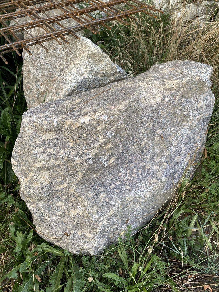 Steine & Dachziegeln: Schwarzwald-Granit 8x – Gebraucht aus Brittnau von bac_265v