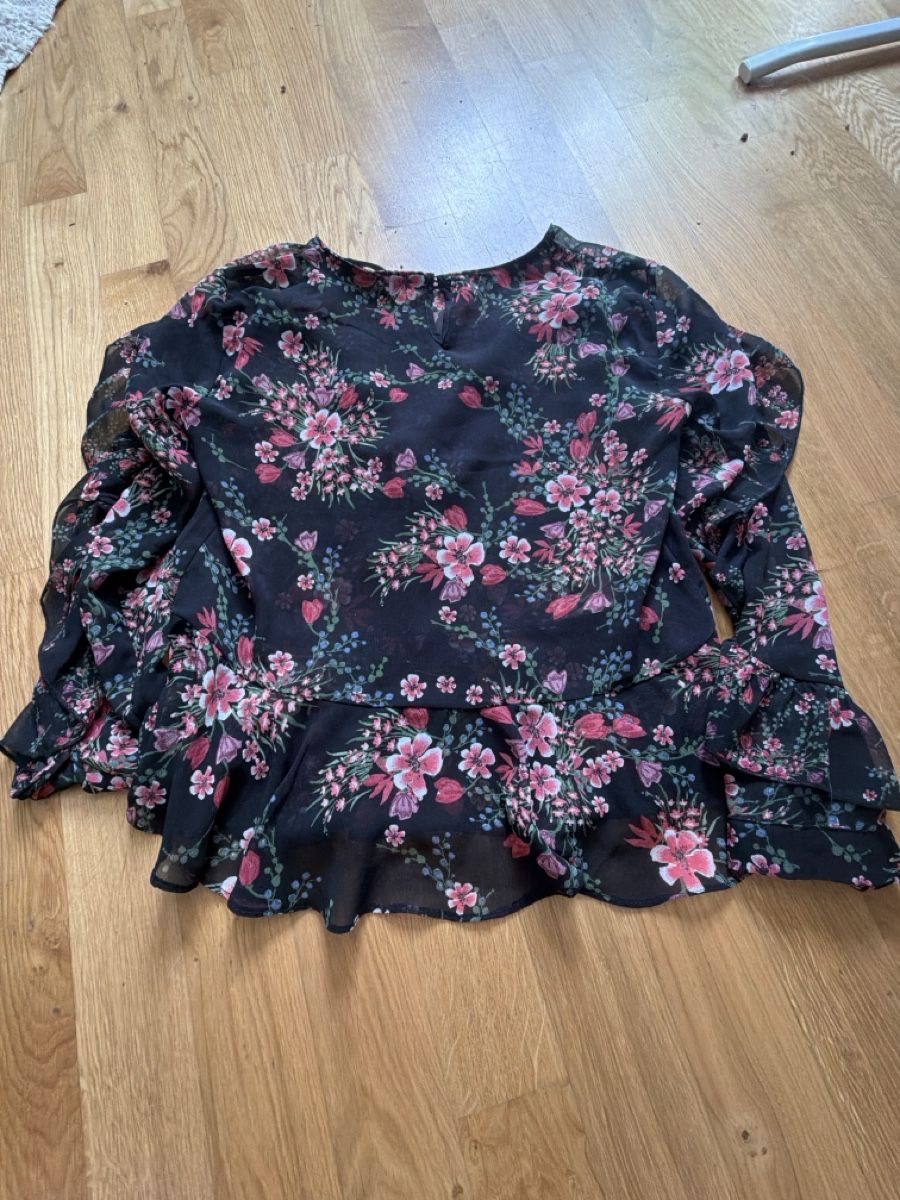 Zara Top: Blouse noire transparente ZARA  – Usato da Le Locle venduto da Mayd_h 1
