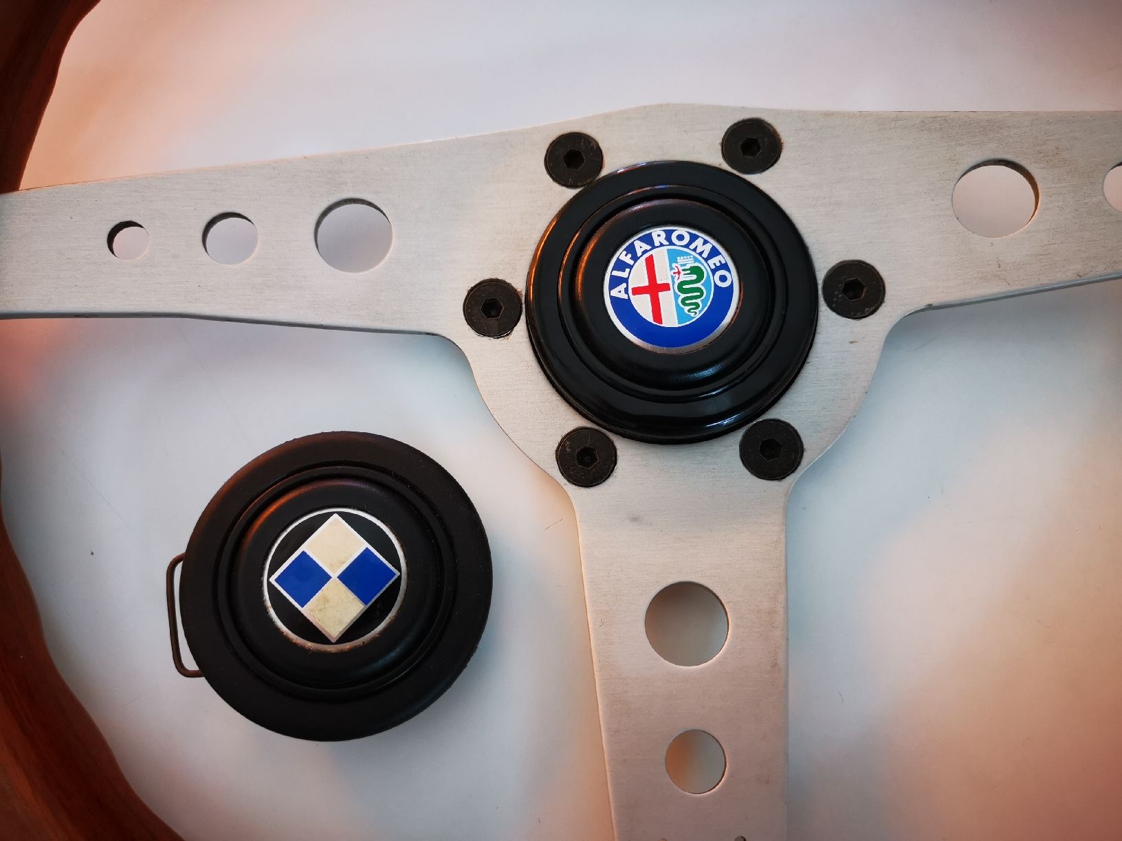 Toutes les pièces auto: Holzlenkrad – D'occasion à Uetikon am See par cmdr_clyde 1