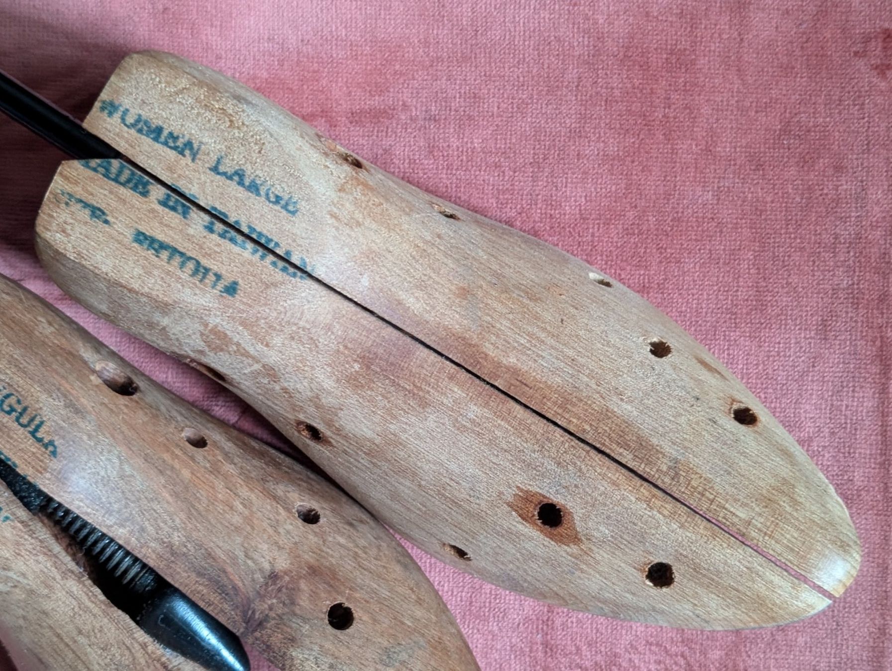 Tutti gli attrezzi: Schuhspanner Spreizer Holz regular Damen alt Made in Taywan – Usato da Gelterkinden venduto da Luusmaiteli