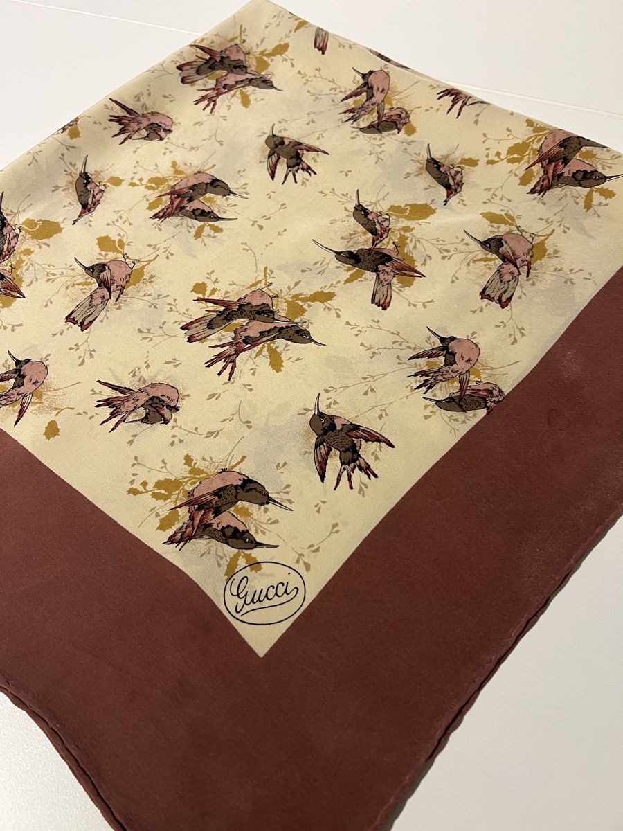 Gucci Foulards, Tücher & Schals: Foulard en soie Gucci  – Gebraucht aus St-Pierre-Clages von ste_xk6p 3