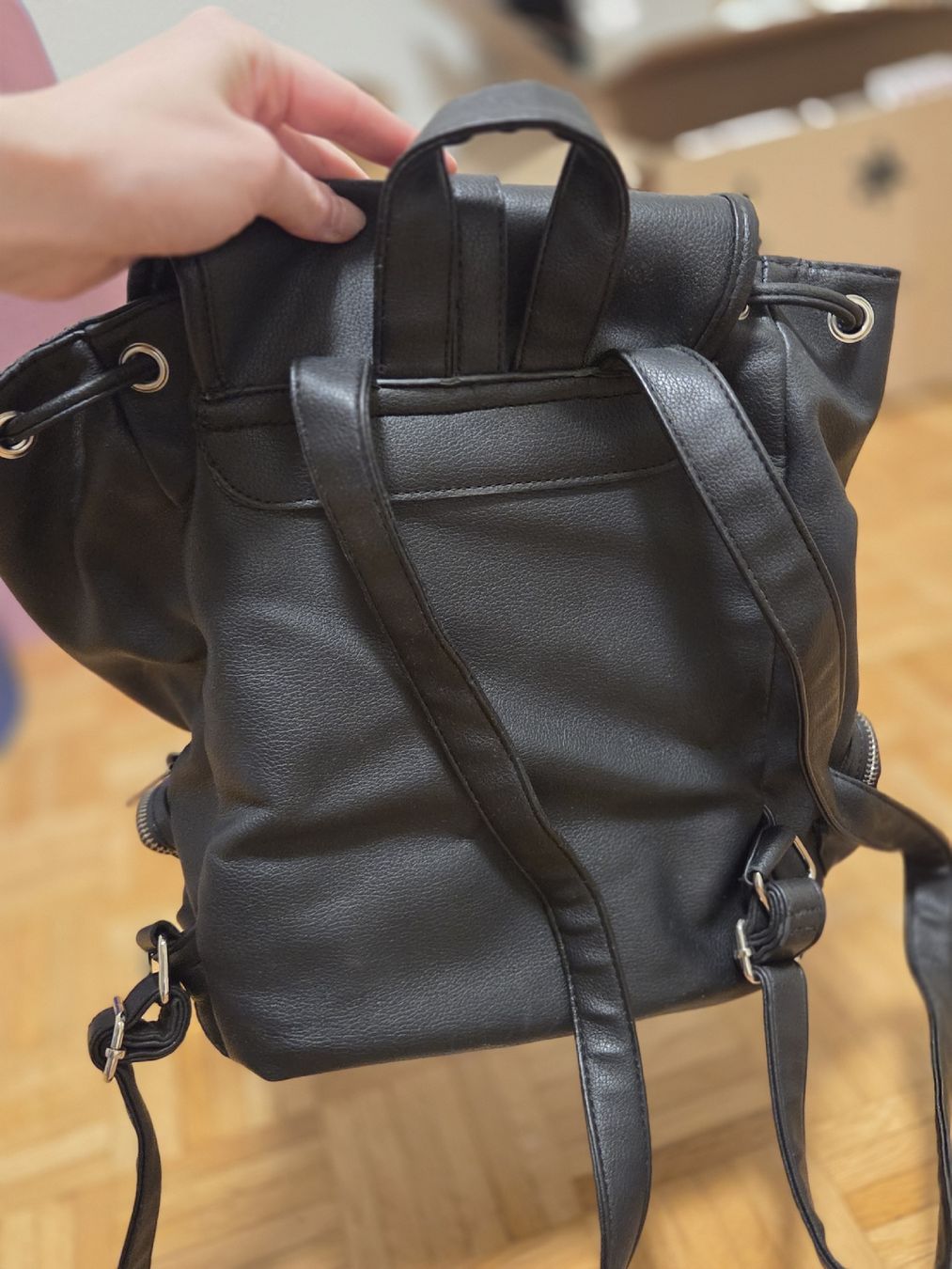 Zaini: Black Faux Leather Backpack – Nuovo (secondo la descrizione) da Basel venduto da nin_8vcy 2