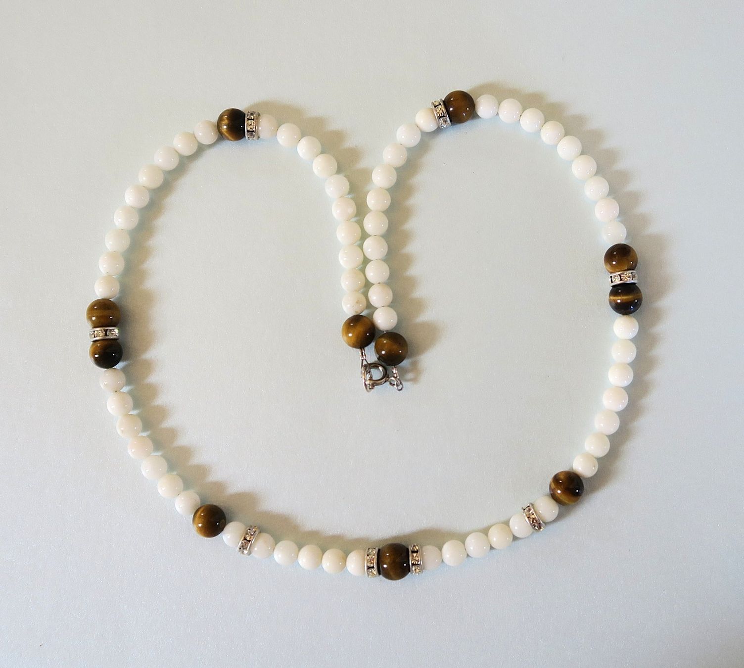 Catenine: Perlenkette weisse Jade/Tigerauge – Usato da Brittnau venduto da marlenestone 1