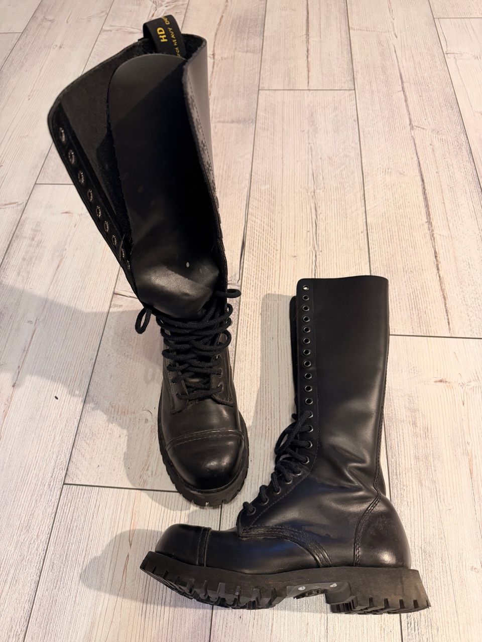Scarpe da donna: Stiefel 20-Loch – Usato da Winterthur venduto da nn_svm80
