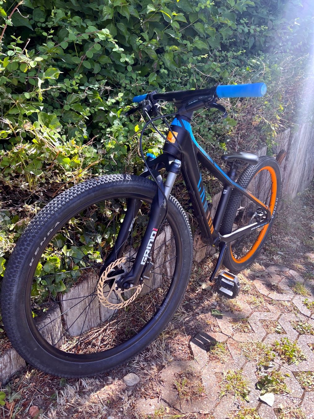 Canyon Velos: Canyon Grand Canyon Young Heroes 24" – Top Kinder-Mountainbi – Gebraucht aus Basel von Federlampe 2