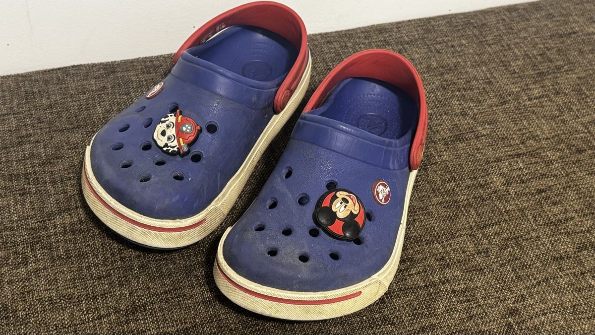 Crocs Scarpe per ragazzi: Crocs Kinder Clogs, Gr. J2 – Usato da Genthod venduto da Tidus04 2