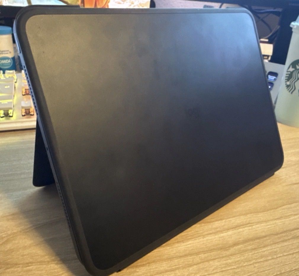 Apple Covers & Borse: Logitech Combo Touch Case – Usato da Stetten AG venduto da Fleur_9793 2