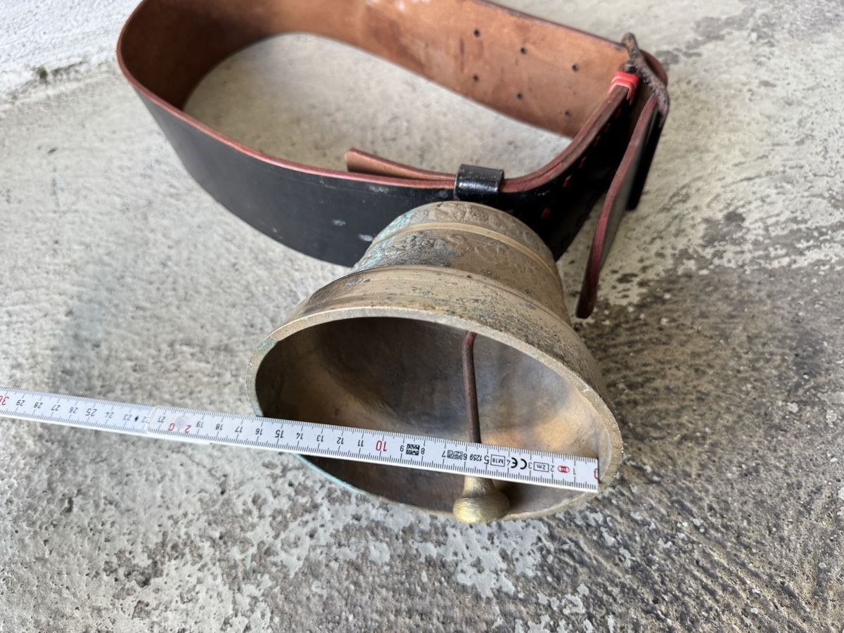Campanacci mucche: Glocke mit Lederriemen antik Messing  – Usato da Frauenfeld venduto da difi67 6