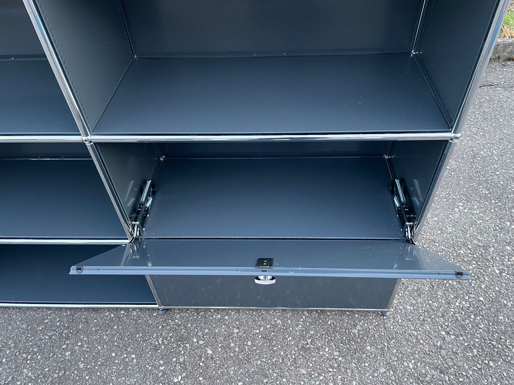 USM Regale: USM Sideboard Anthrazitgrau, Lieferung und Umbau möglich – Gebraucht aus Grenchen von Design-Outlet 4