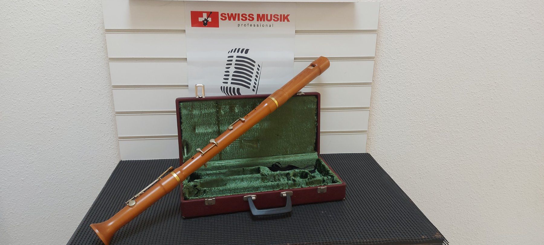 Musikinstrumente: Moeck Bass Blockflöte inkl.koffer – Gebraucht aus Glattbrugg von Swissmusik