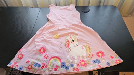 Süsses Sommerkleid mit Einhorn, Grösse 134, guten  Zustand!