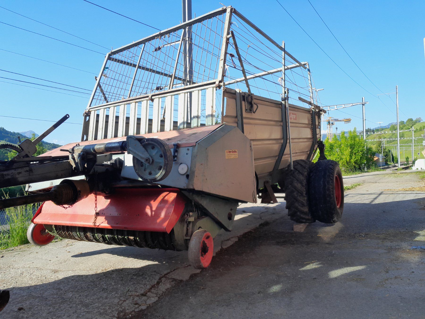 Tutte le macchine: Ladewagen agrar – Usato da Sattel venduto da luawiba