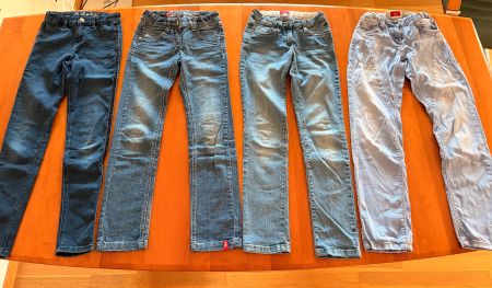 4 Jeans Gr 140/146 - schmal geschnitten