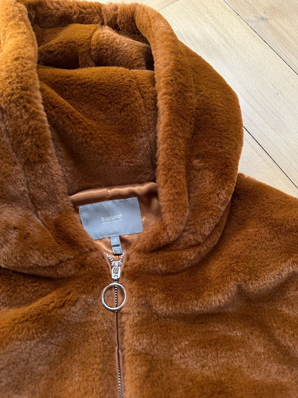Giacche: B.YOUNG - Plüschjacke braun 38 – Usato da Zürich venduto da Diazaio 4