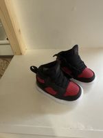 Kinder-Sneaker Air Jordan 1 Gr.19.5, schwarz-rot top Erhaltu