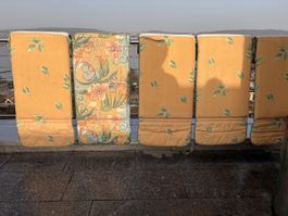 Sommerliche Gartenstuhl Auflagen, gut erhalten, 5 Stk.