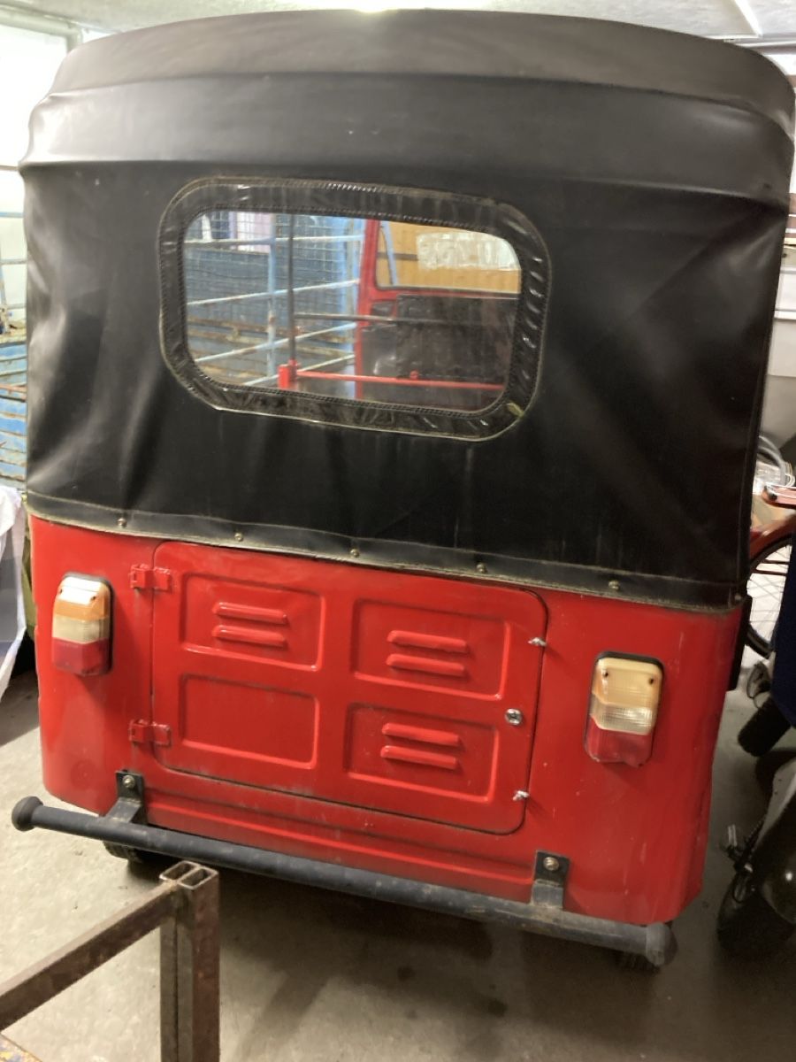 Véhicules utilitaires: Tuk Tuk ähnlich Ape Piaggio – D'occasion à Domat/Ems par Felbe 3
