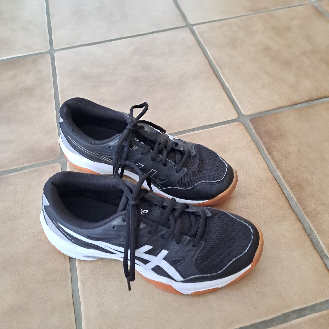 Asics Scarpe da uomo: Hallenschuh Asics 39.5 – Usato da Thierachern venduto da lukwill