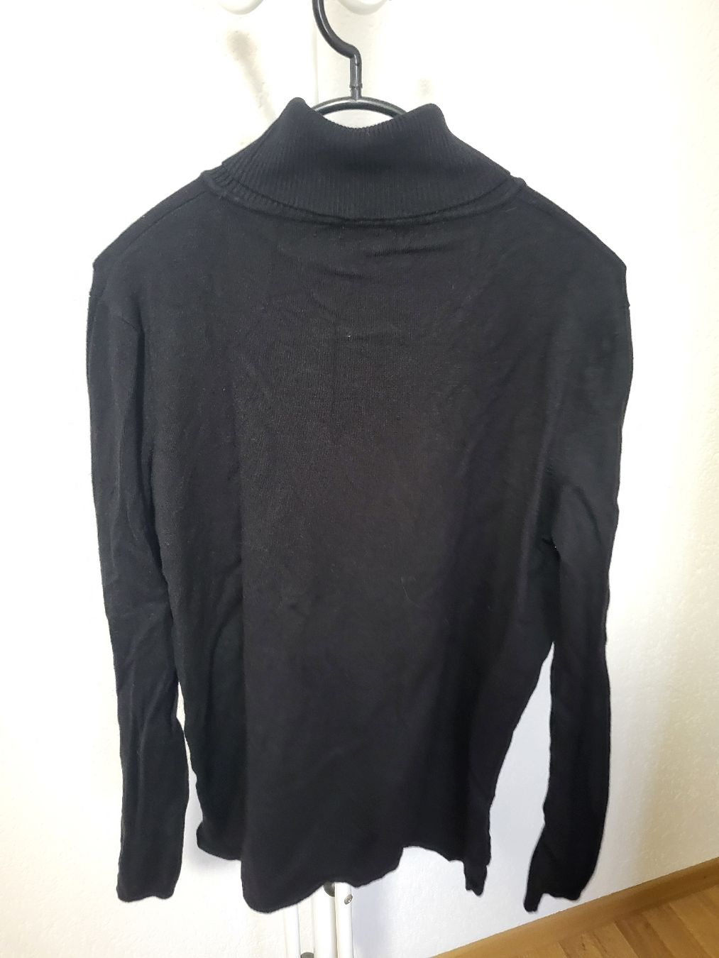 Maglioni & Felpe: Schwarzer Rollkragenpullover, Grösse XL, top Zustand! – Usato da Horriwil venduto da alusru87 1