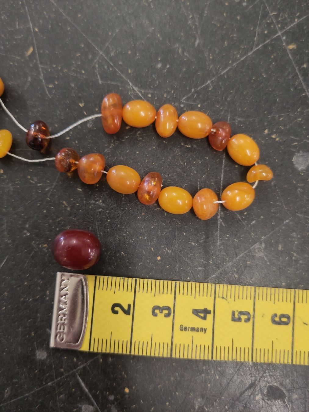 Catenine: Bakelit Halskette verschiedene Orange/Rottöne – Usato da Pratteln venduto da Cartonsducoeur_bl 8
