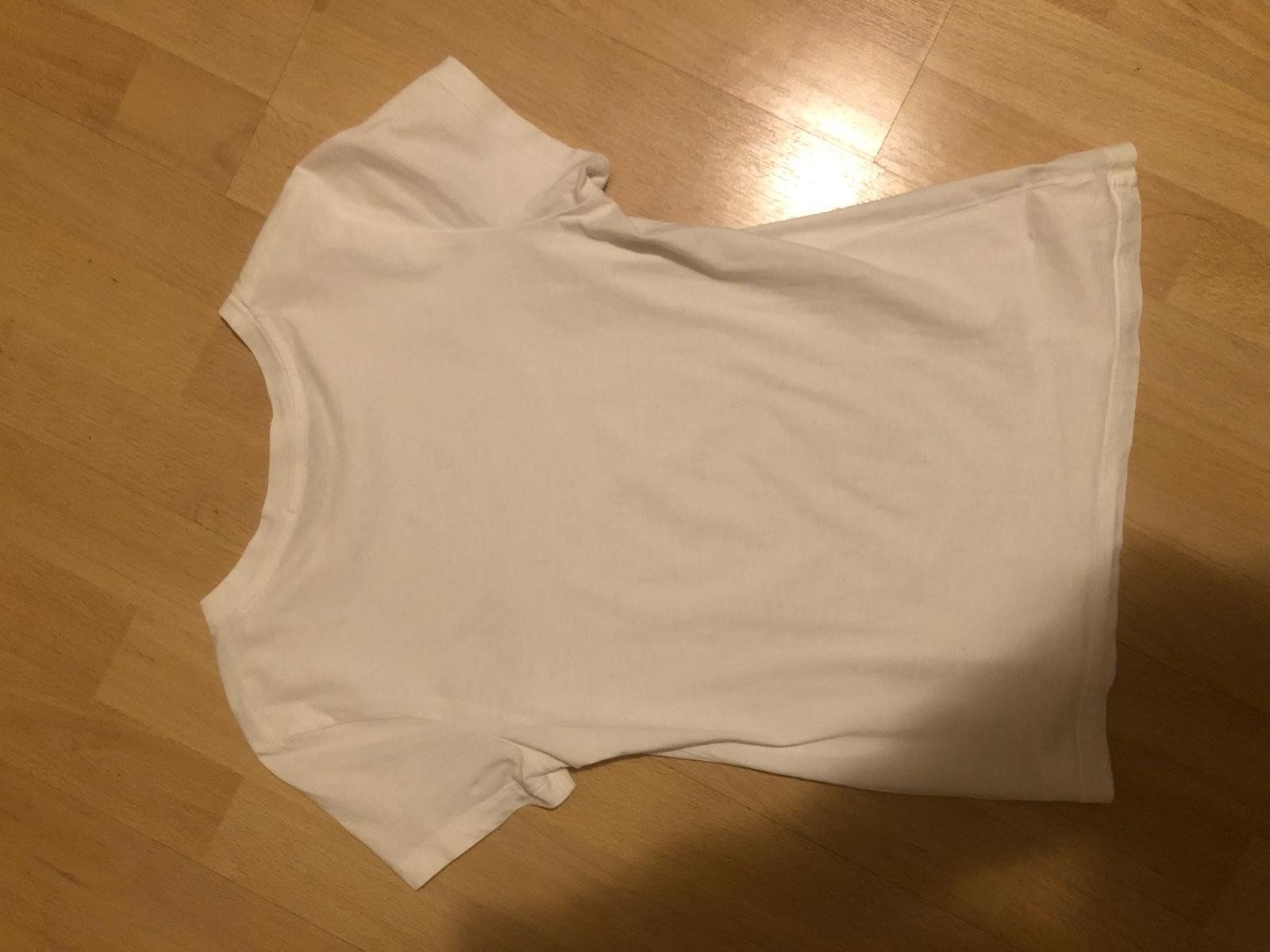 Calvin Klein T-Shirts: Calvin Klein T-Shirt Grösse S – Gebraucht aus Safenwil von ang_x8dm 2