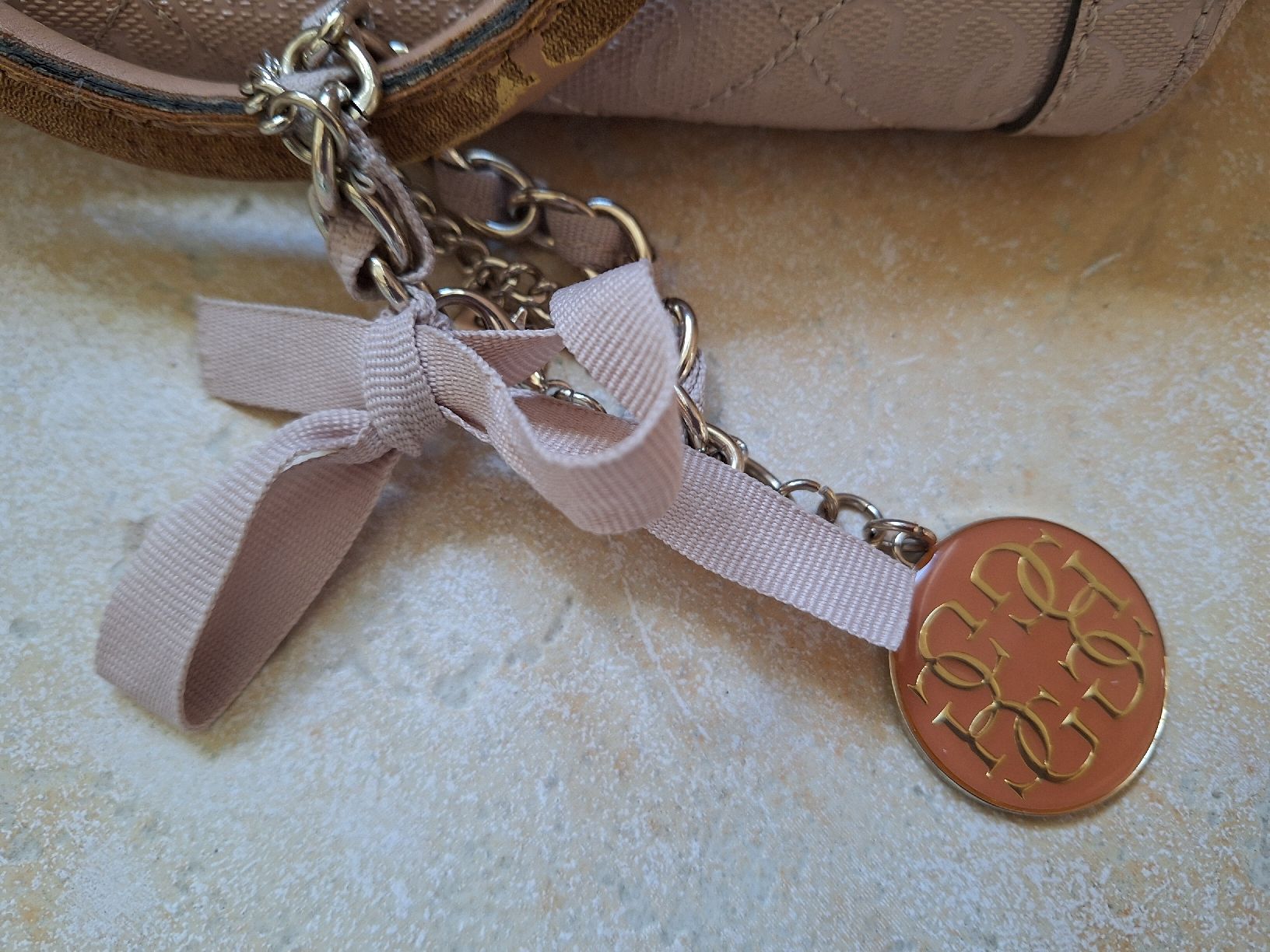 Guess Borse da donna: Guess Tasche , puderrosa – Usato da Rheinfelden venduto da Cleopatra2000 2