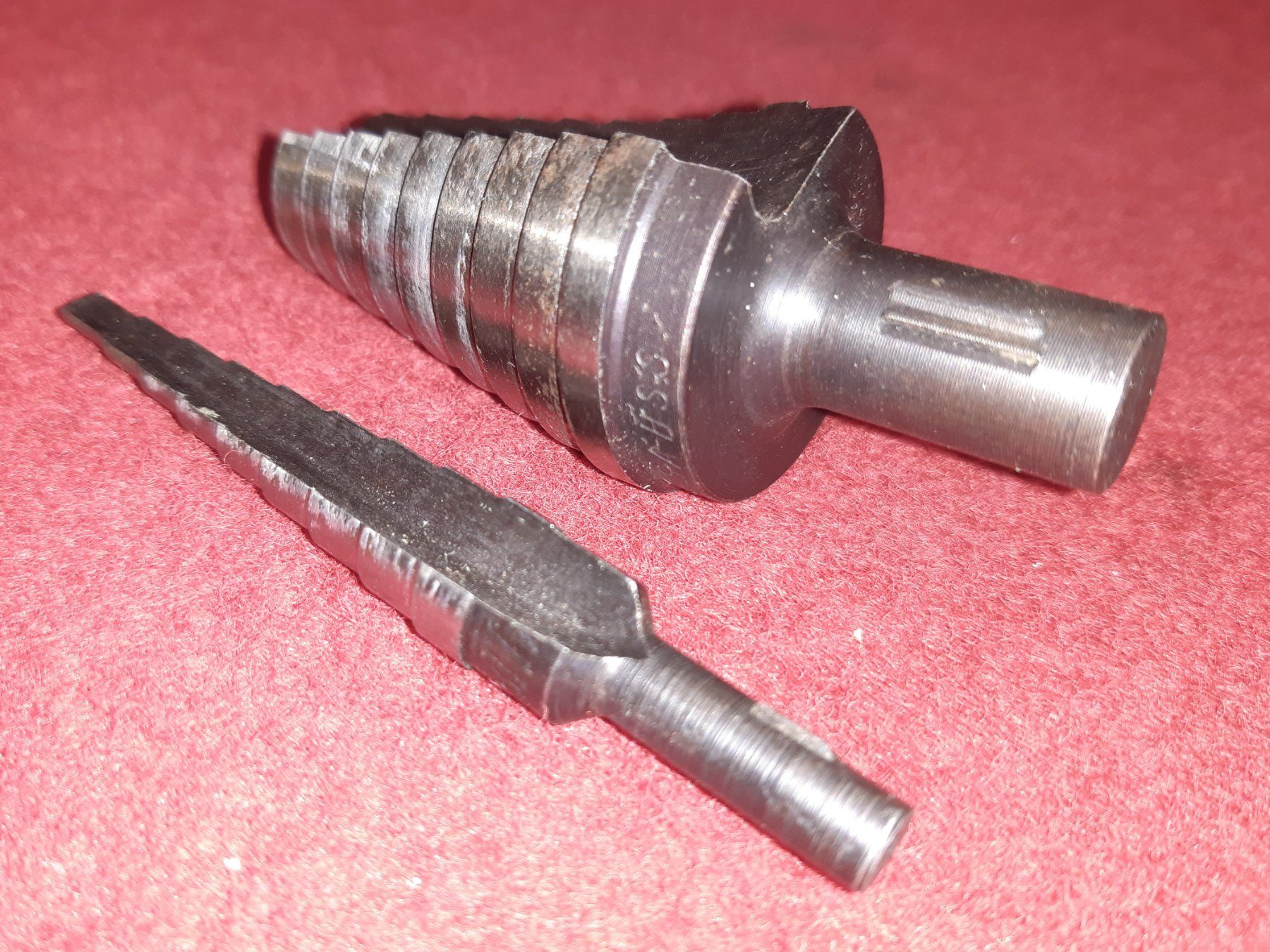 Tous les outils: 2 Stück Stufenbohrer - Set! – D'occasion à Lohn-Ammannsegg par Molch7 1